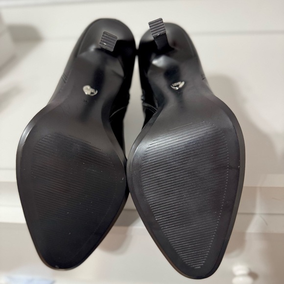 Zara Women’s Sleek Black Pointed Heeled Boots - Picture 6 of 9